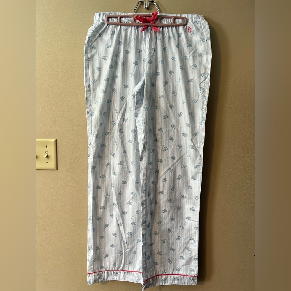 Abercrombie & Fitch full length pull on elastic waist camera print sleep pants.